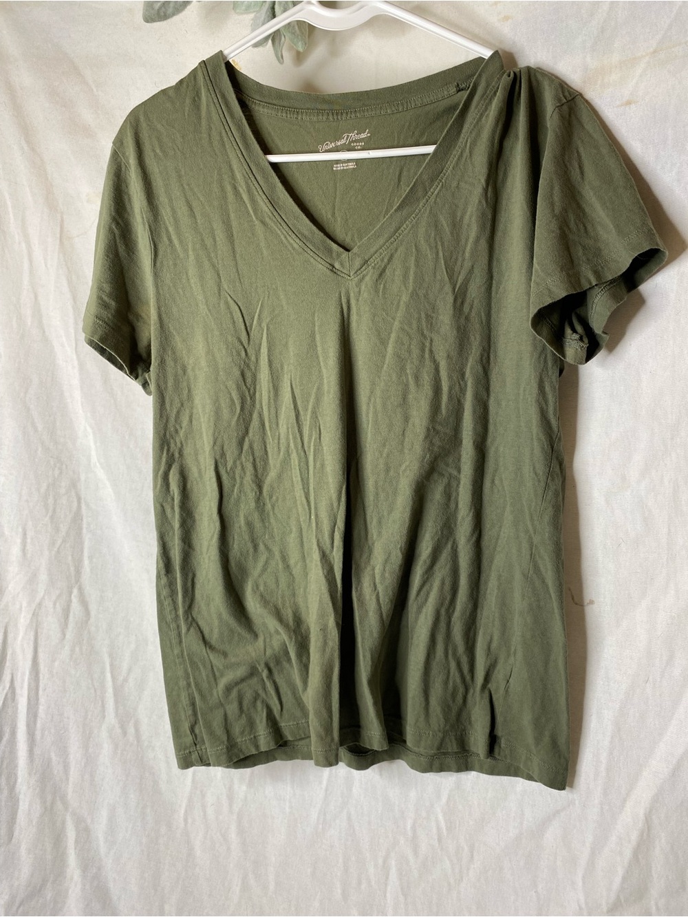 Universal Thread Olive V-Neck Short Sleeve Tee